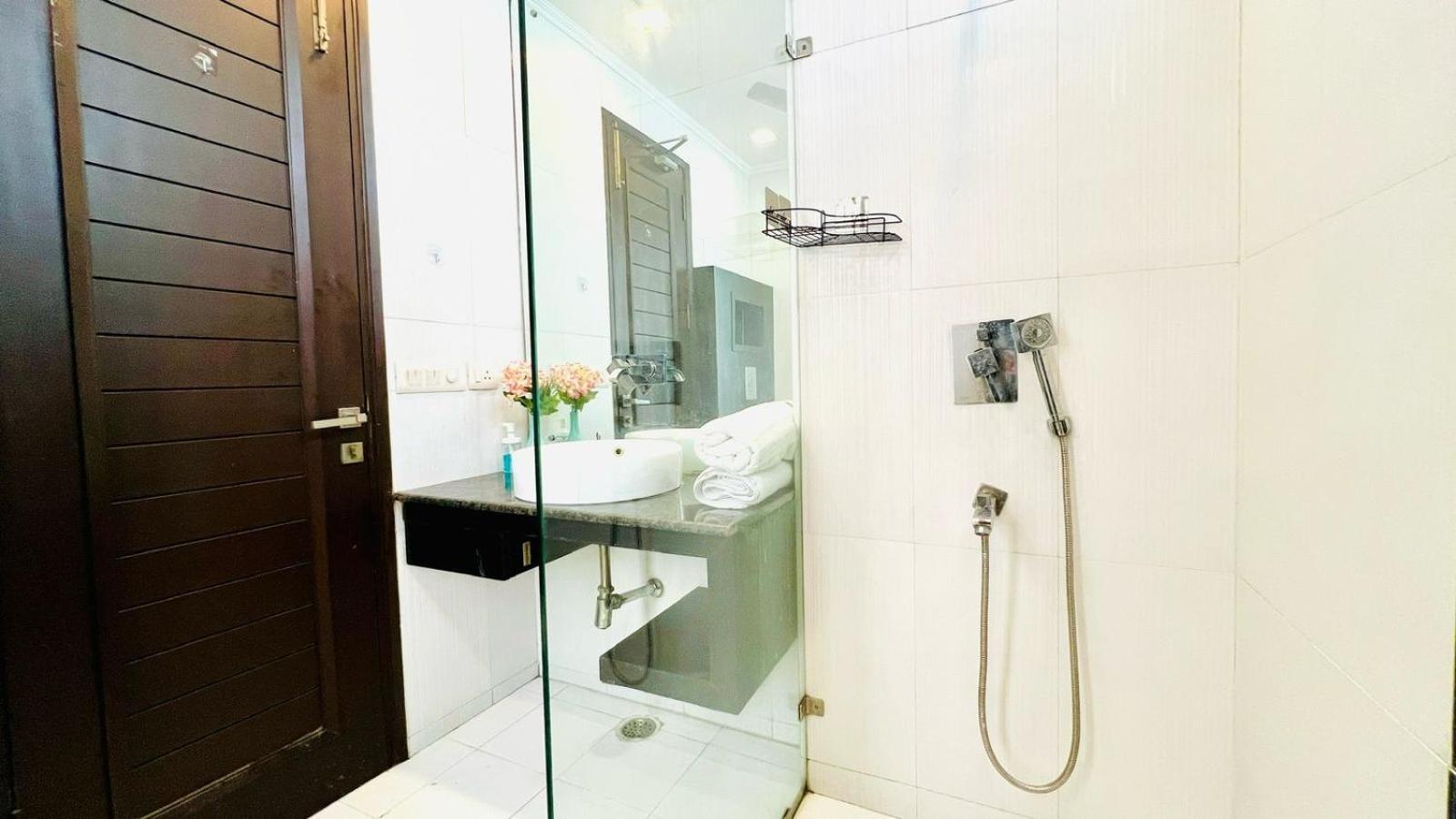 Olive Service Apartments - Greater Kailash Nuova Delhi Esterno foto